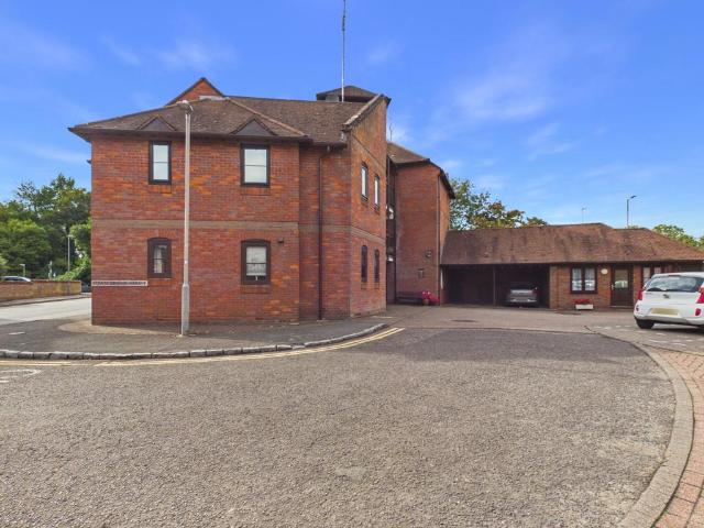 Flat for sale in Old Town, Chesham