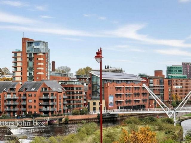 Flat for sale in Steander, Leeds