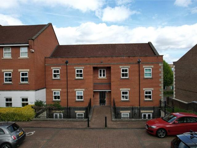 Flat for sale in Aldershot, Hampshire