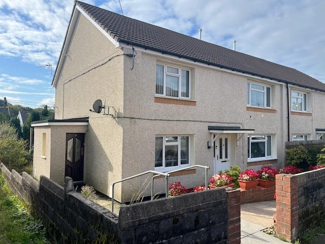 Flat for sale in Tonyrefail, Coedely