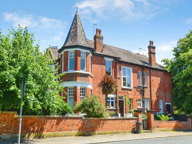 Flat for sale in Mapesbury, Greater London