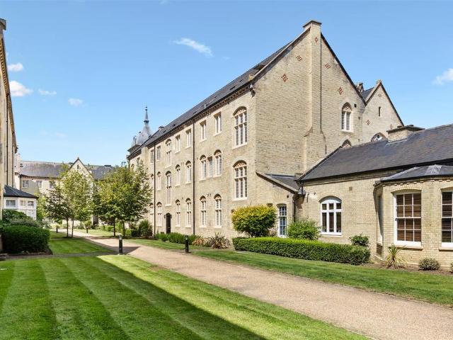 Flat for sale in Fairfield Park, Bedfordshire