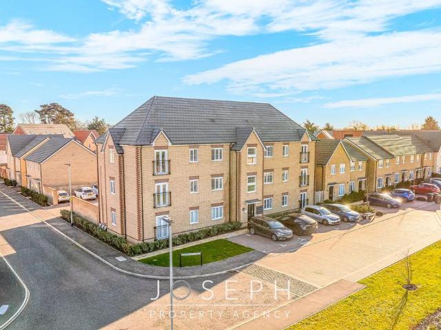 Flat for sale in Washbrook, Chelmondiston