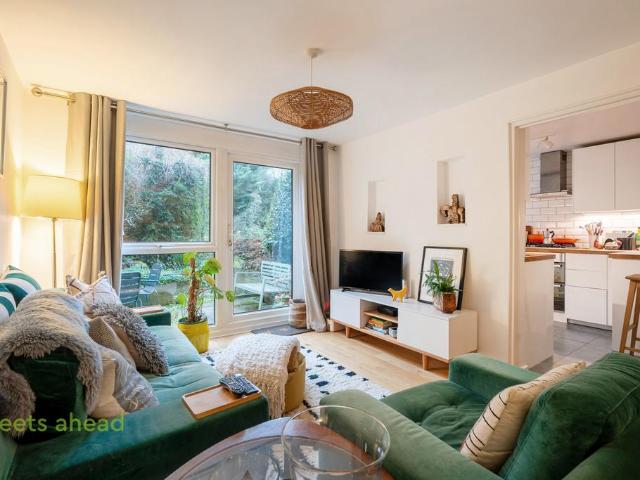 Flat for sale in London Borough of Croydon, Upper Norwood