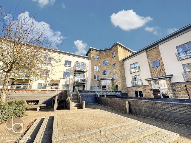 Flat for sale in Hythe, Fordham Heath