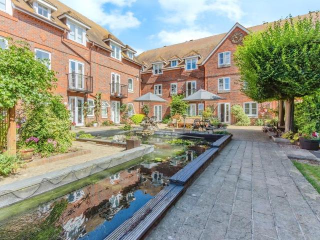Flat for sale in Oad Street, Kent