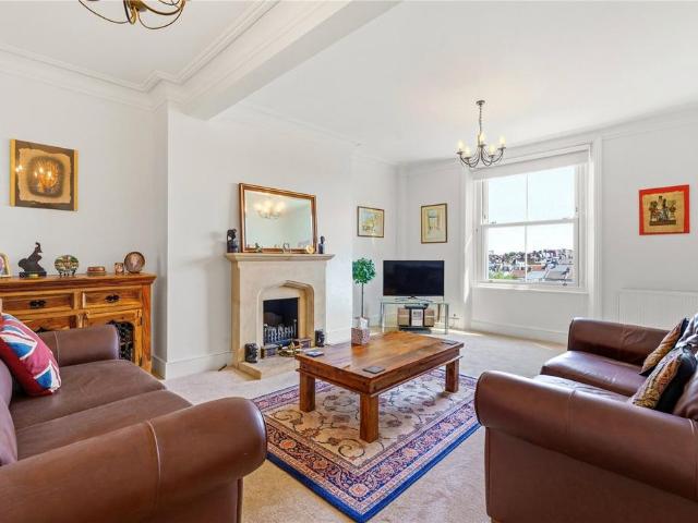 Flat for sale in Clapham Junction, Greater London