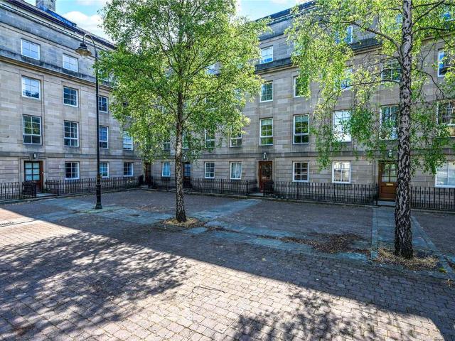 Flat for sale in Merchant City, Scotland
