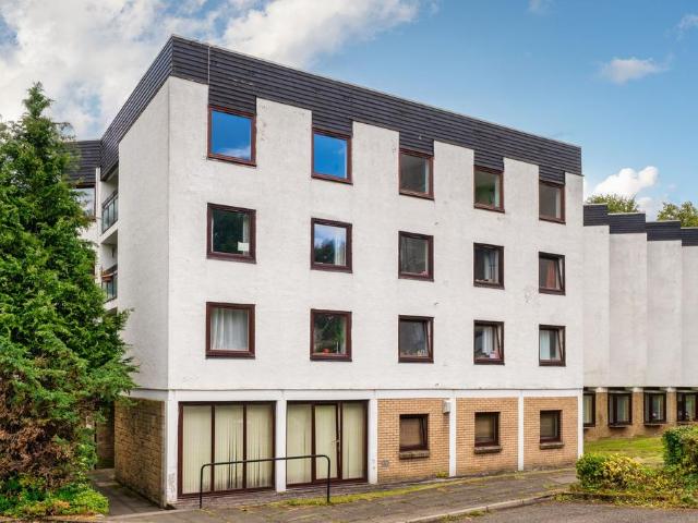 Flat for sale in Hamilton, Scotland