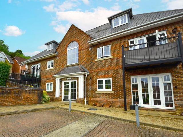 Flat for sale in Buckingham, Chepping Wycombe