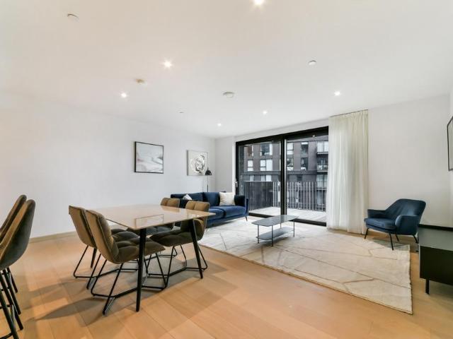 Flat for sale in Nine Elms, Greater London