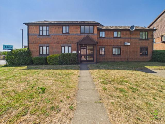 Flat for sale in Crayford, Greater London