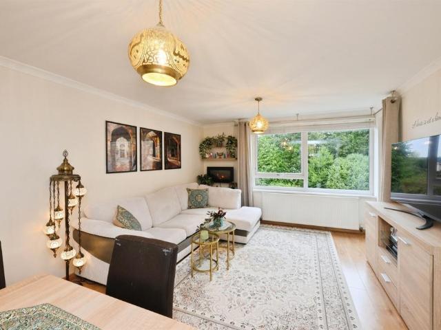 Flat for sale in Kings Hill, Colliers End