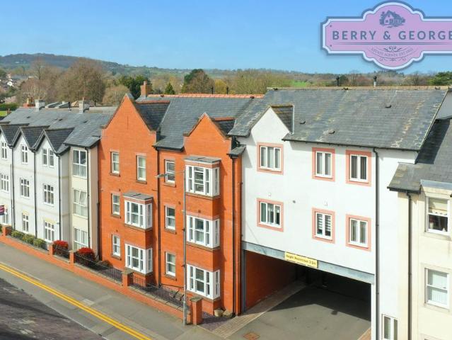Flat for sale in Mold