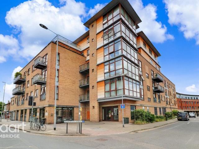 Flat for sale in Arbury, Cambridgeshire