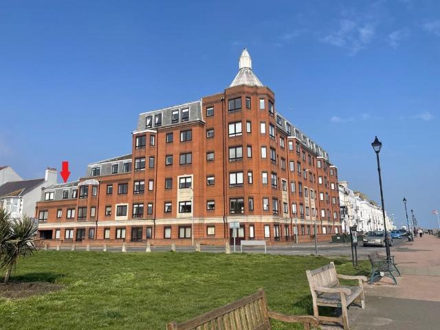 Flat for sale in Middle Deal, Ash