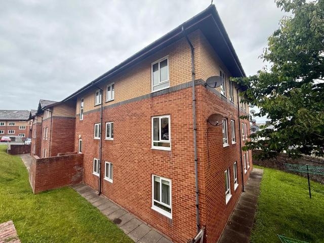 Flat for sale in Waun Fawr, Wales
