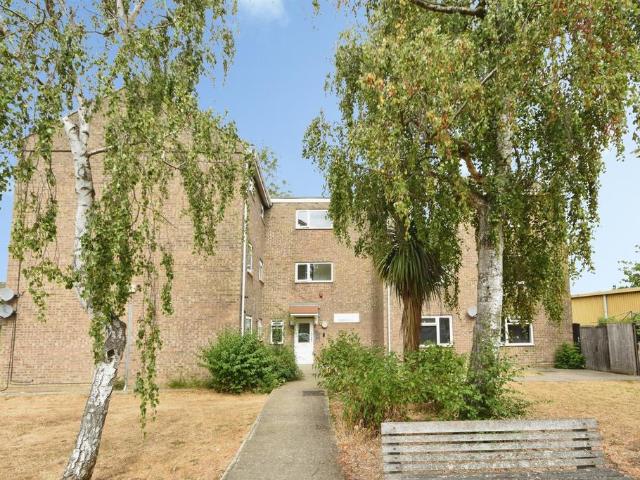 Flat for sale in Chipping Hill, Essex