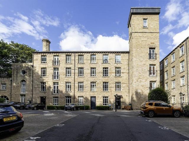 Flat for sale in Wellhouse, Golcar