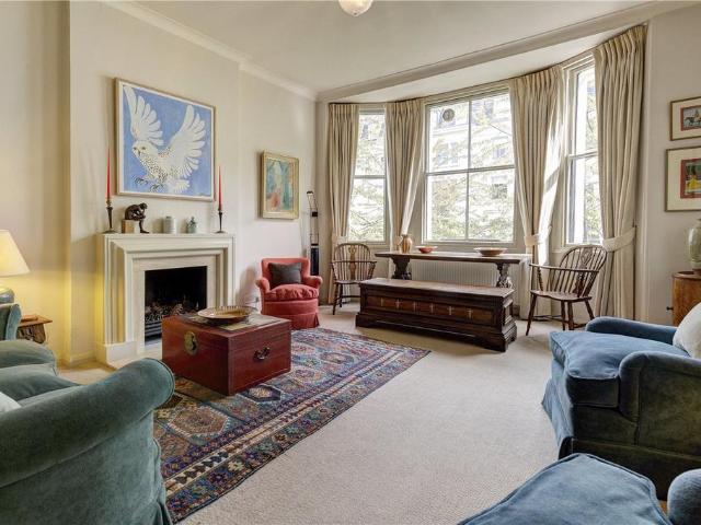 Flat for sale in Kensington, Greater London
