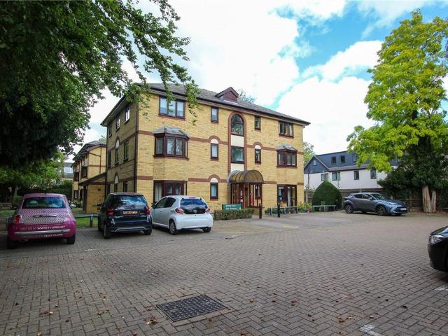 Flat for sale in Arbury, Cambridgeshire