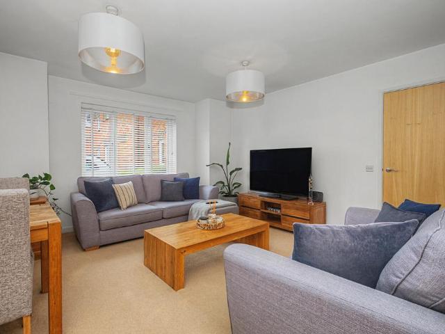 Flat for sale in Highcroft, Berrick Salome
