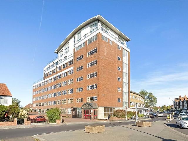 Flat for sale in Elmers End, Greater London