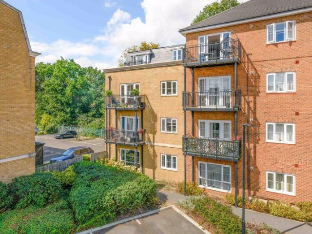 Flat for sale in Blackhills, Surrey