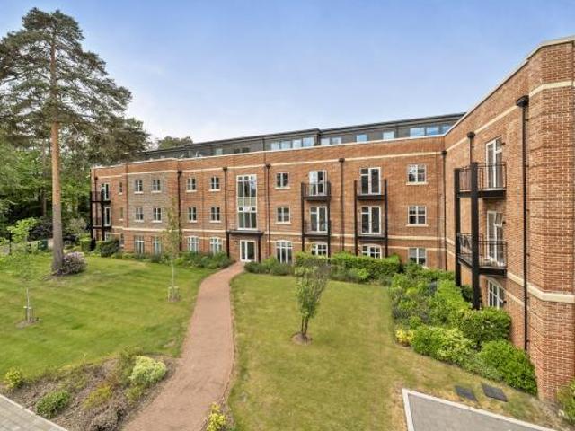 Flat for sale in Sunningdale