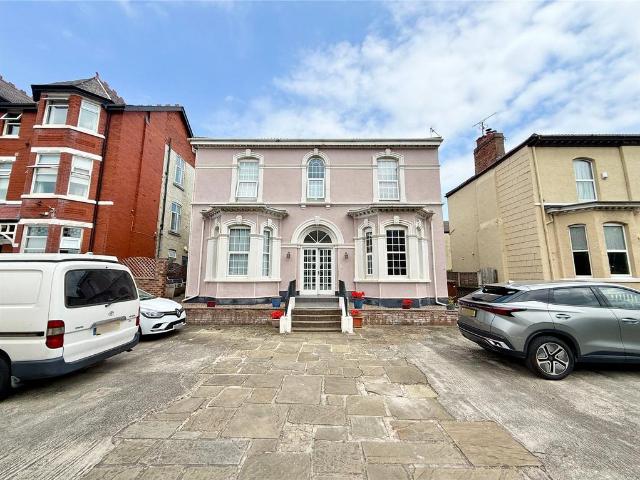 Flat for sale in Meols Cop, Southport