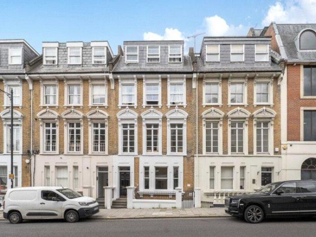 Flat for sale in Clewer New Town, Windsor