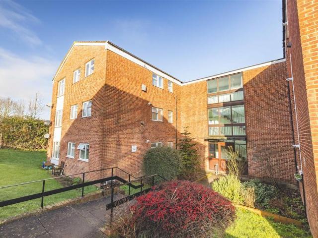 Flat for sale in Dedworth, Windsor