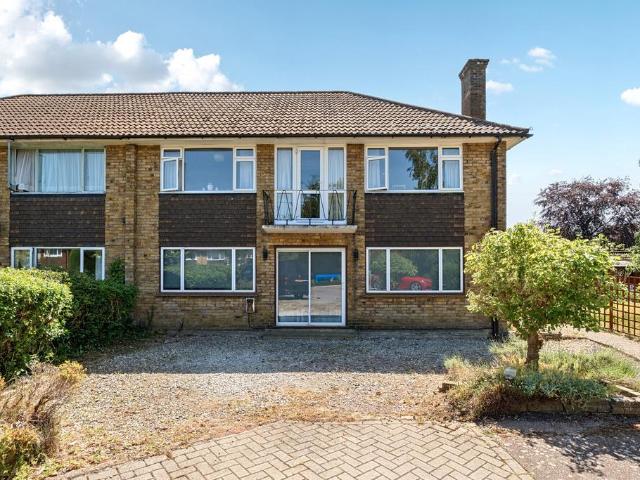 Flat for sale in Bromley Common, Greater London