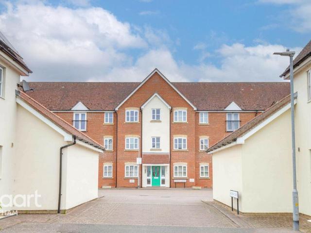 Flat for sale in Fordham Heath, Essex