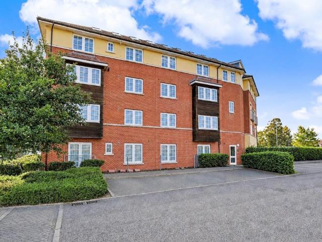 Flat for sale in Essex