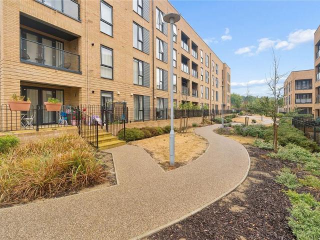 Flat for sale in South Ockendon, Essex