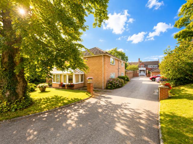 Flat for sale in High Lane, Stockport