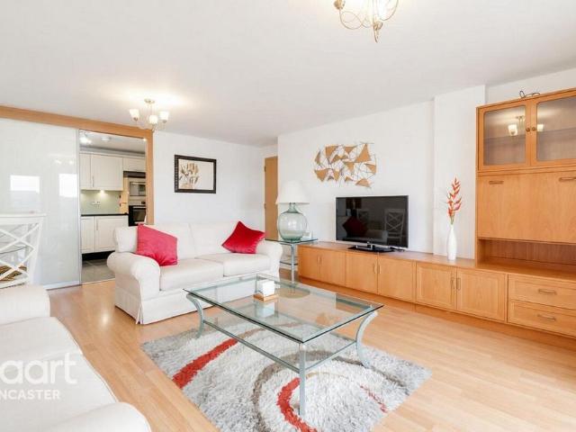 Flat for sale in Lakeside, Doncaster