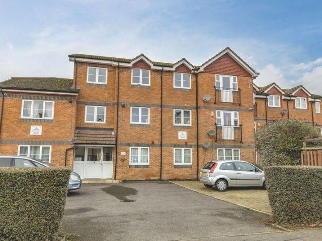 Flat for sale in Britwell, Slough
