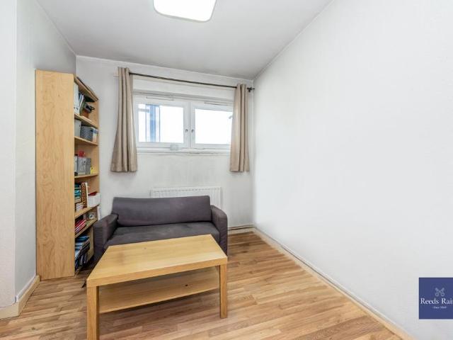 Flat for sale in Walworth, Greater London