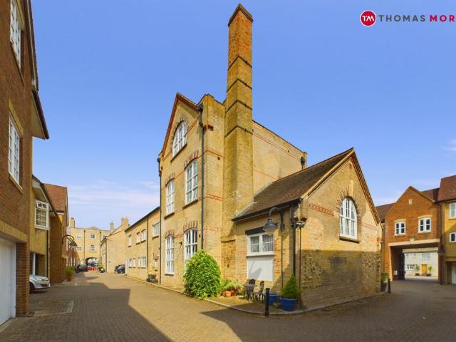 Flat for sale in Huntingdon, Cambridgeshire