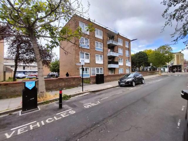 Flat for sale in Shacklewell, Greater London