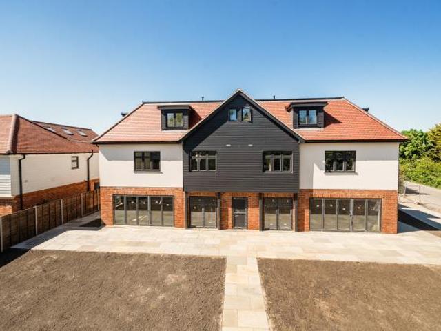 Flat for sale in Cranbourne, Winkfield
