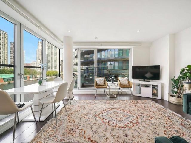 Flat for sale in Isle Of Dogs, Greater London
