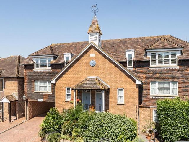Flat for sale in Arundel, Clapham