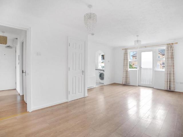 Flat for sale in Penge, Greater London