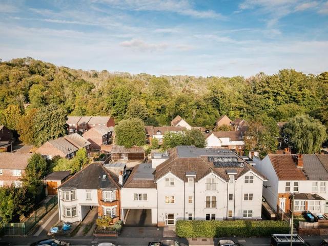 Flat for sale in Whyteleafe, Tandridge