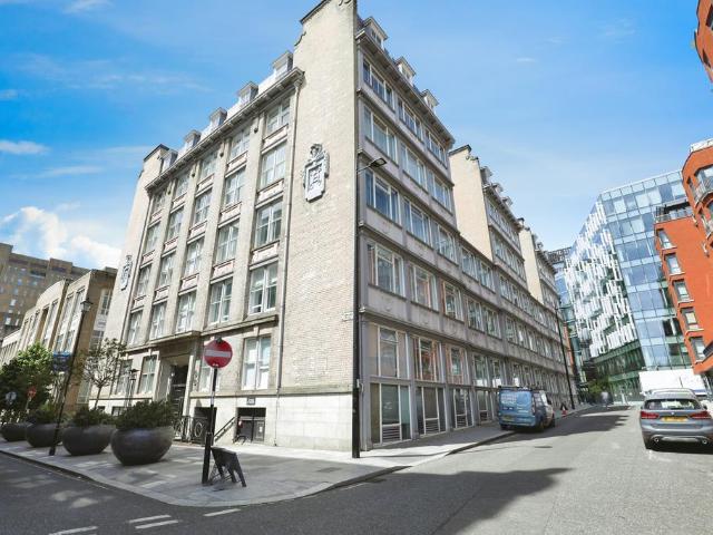 Flat for sale in Calderstones