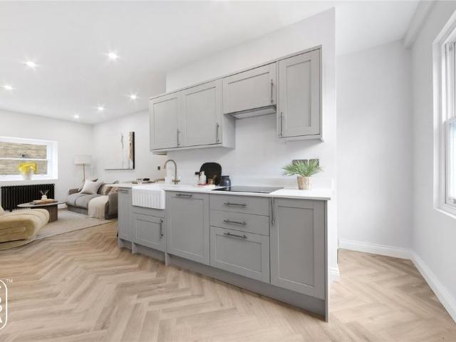 Flat for sale in Islington, Greater London