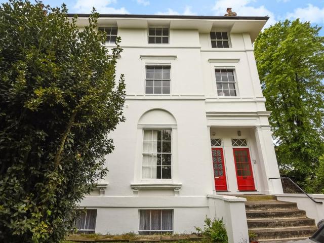 Flat for sale in London Borough of Lewisham, Blackheath